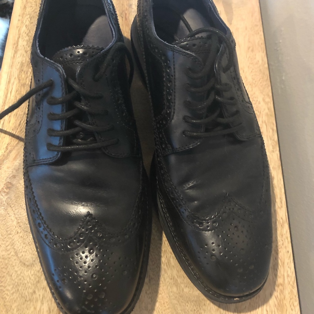 Men’s Cole Haan black dress shoes size 11